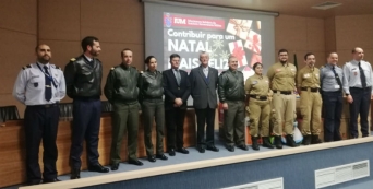 Instituto Universit&aacute;rio Militar entrega alimentos, roupas e brinquedos &agrave; Cruz Vermelha